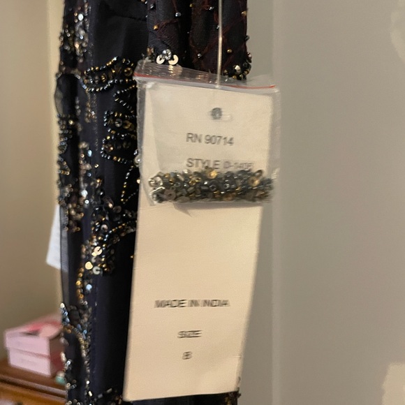 Beautiful beaded dress - new - Picture 4 of 7